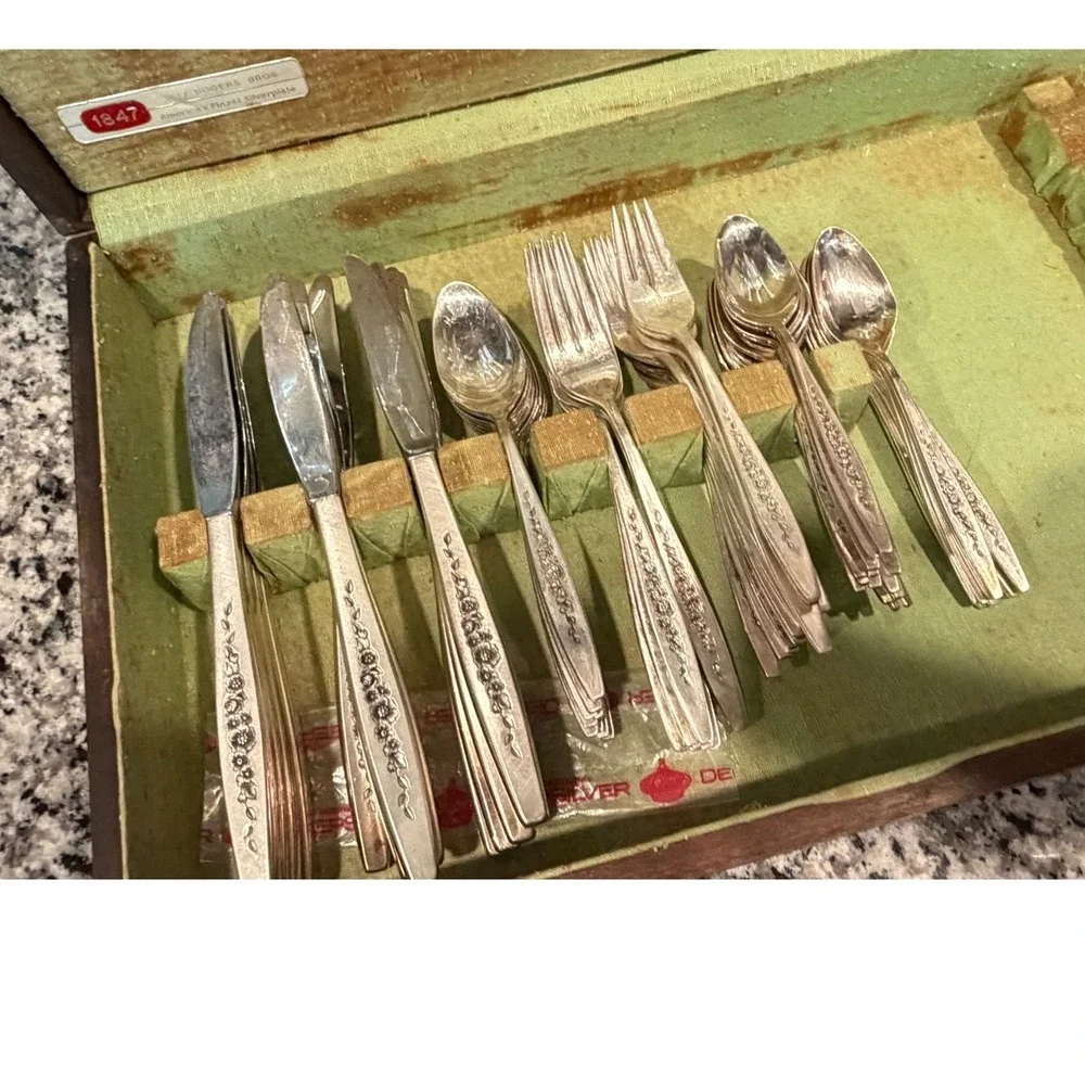1847 Rogers Bros Silver Fashion Flatware Set International Silver Co/Chest 78 Pz